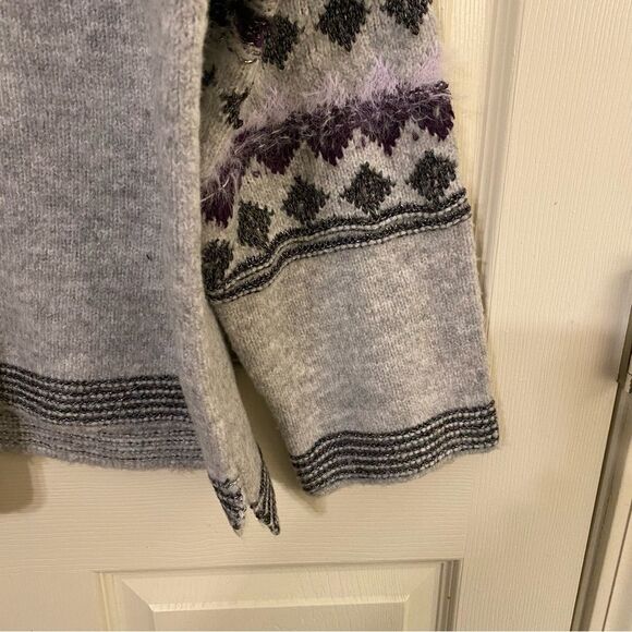 Time and Tru Gray and Purple Patterned Sweater - Picture 2 of 7